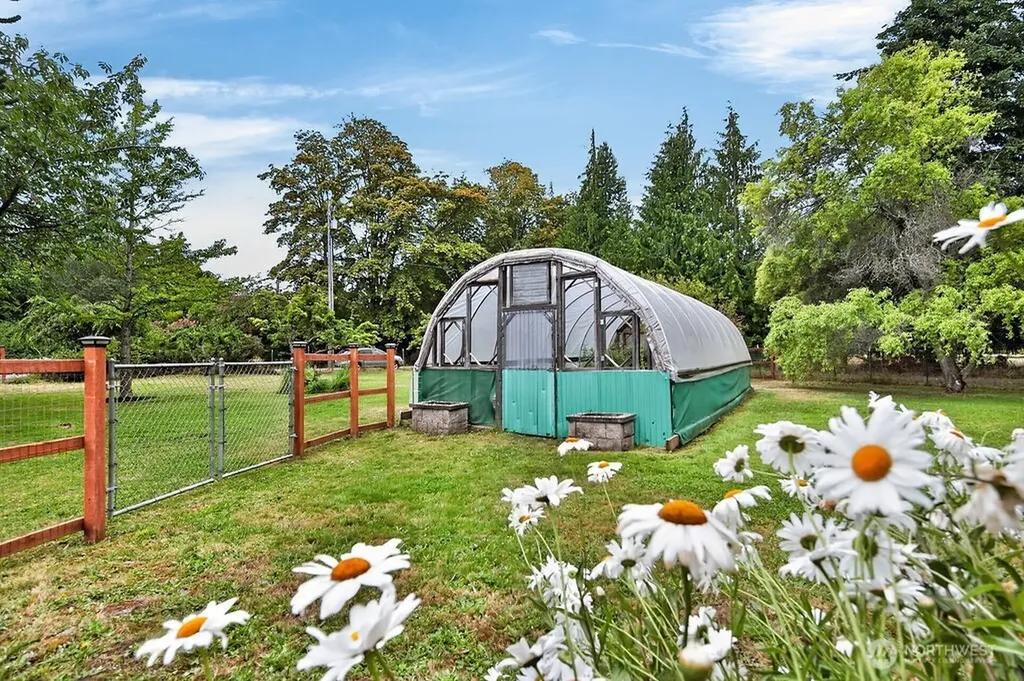 212 Robbins Road Sequim WA 98382