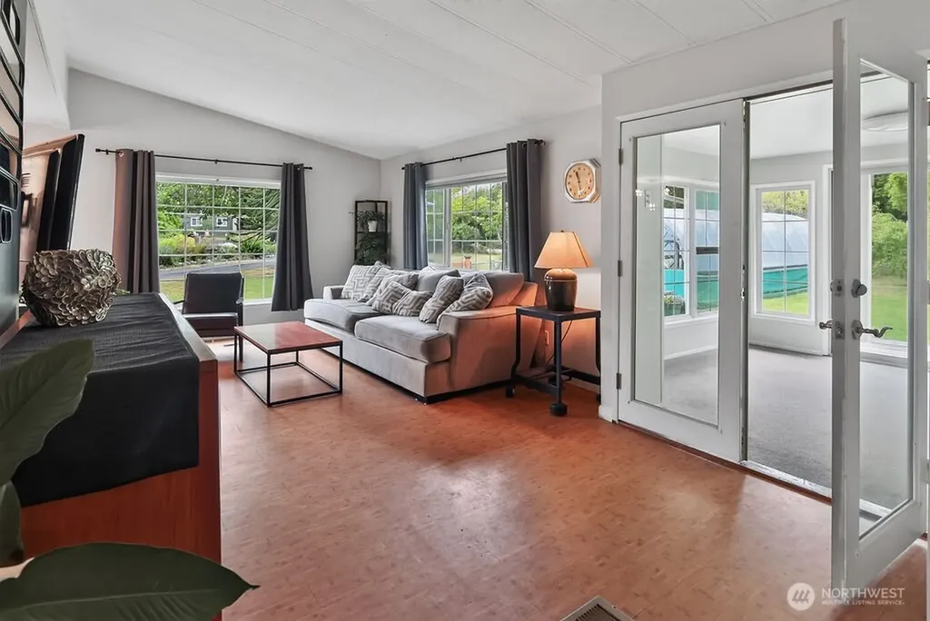 212 Robbins Road Sequim WA 98382