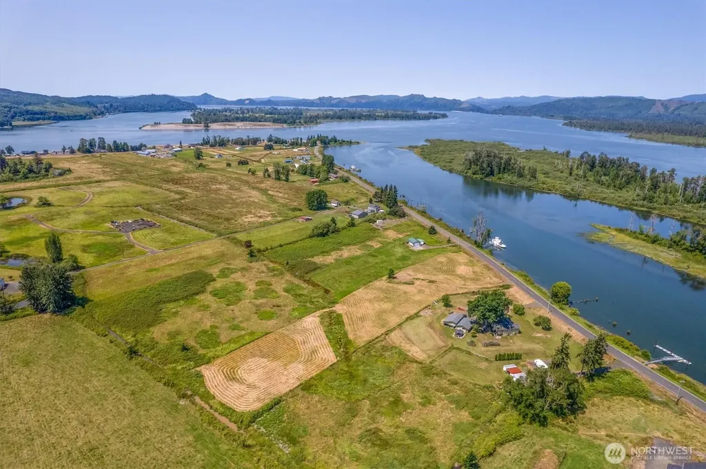 411 W Birnie Slough Road Cathlamet WA 98612