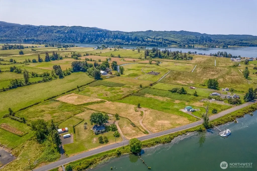 411 W Birnie Slough Road Cathlamet WA 98612
