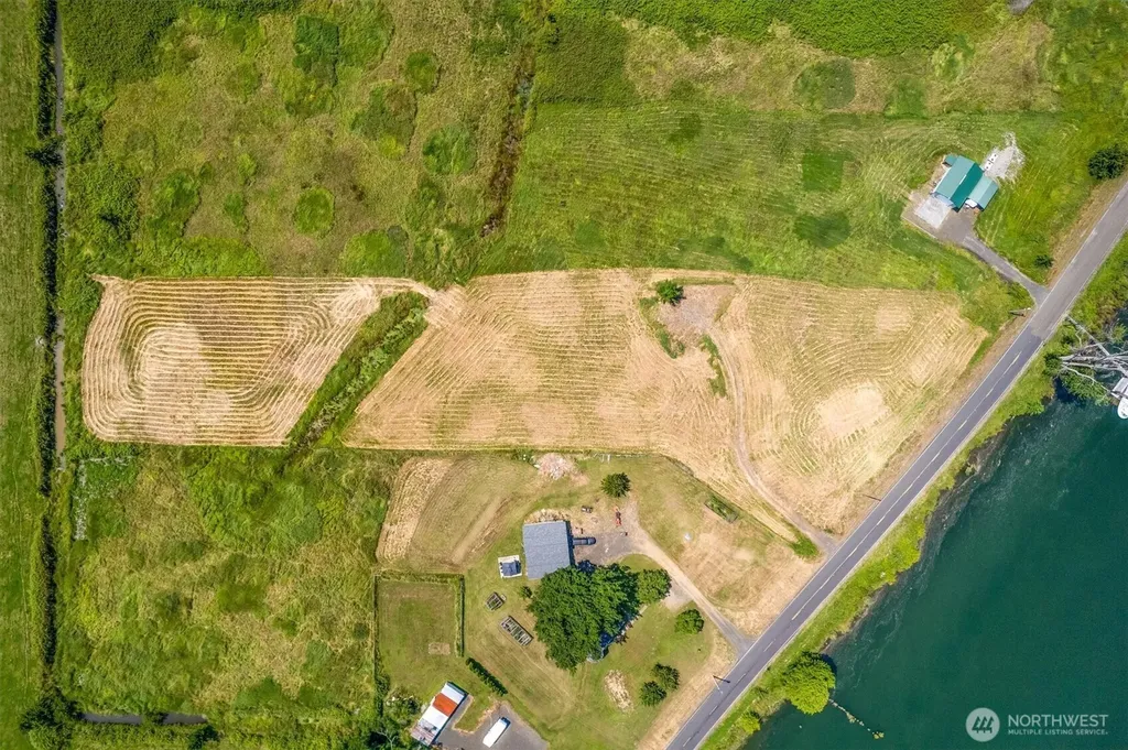 411 W Birnie Slough Road Cathlamet WA 98612