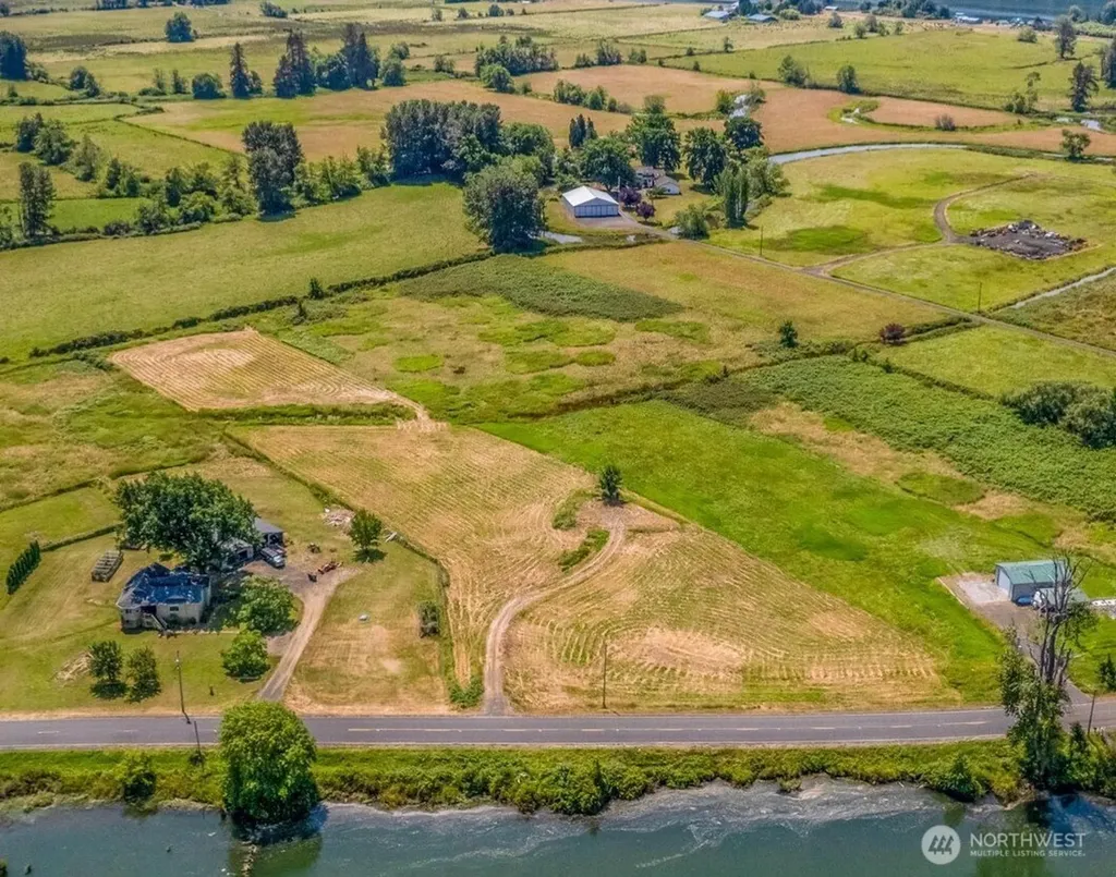 411 W Birnie Slough Road Cathlamet WA 98612