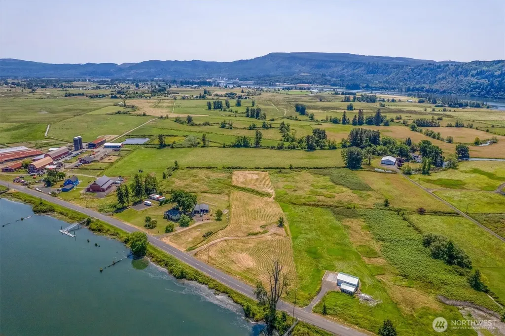 411 W Birnie Slough Road Cathlamet WA 98612