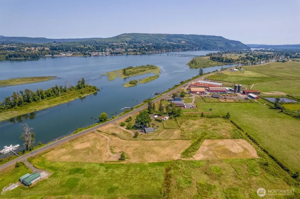 411 W Birnie Slough Road Cathlamet WA 98612