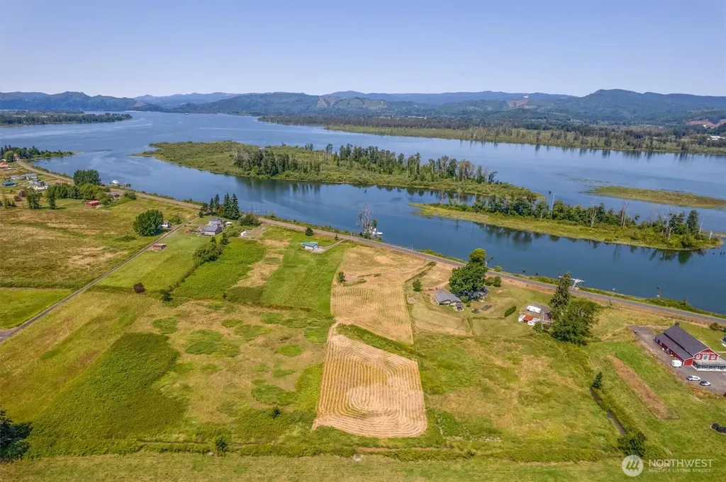 411 W Birnie Slough Road Cathlamet WA 98612