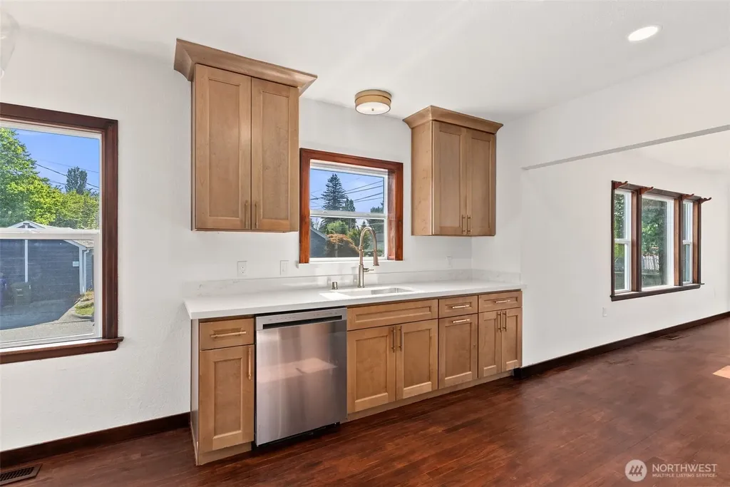 125 S 64th Street Tacoma WA 98408
