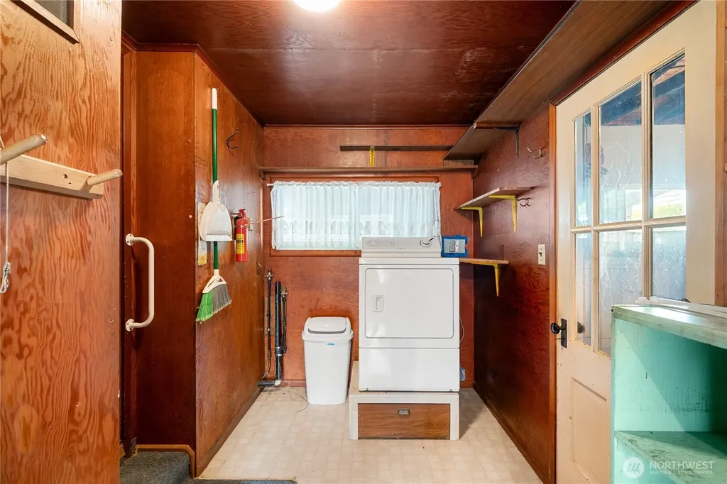 912 3rd Street Hoquiam WA 98550