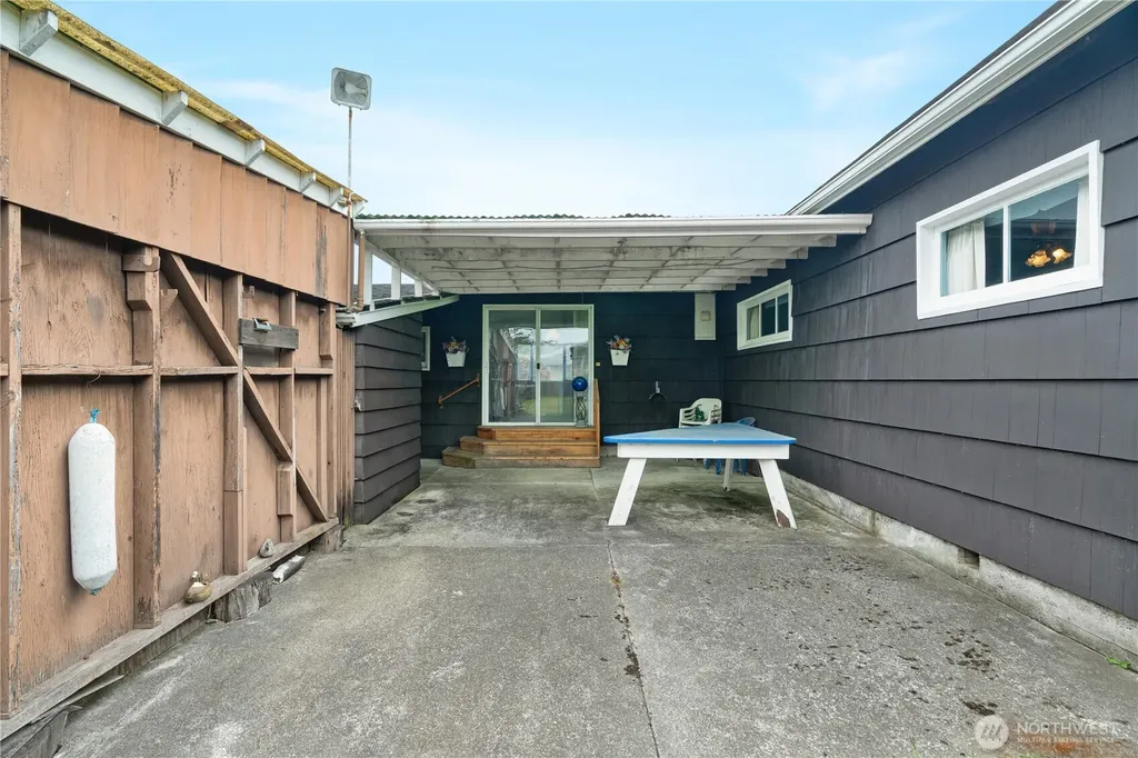 912 3rd Street Hoquiam WA 98550