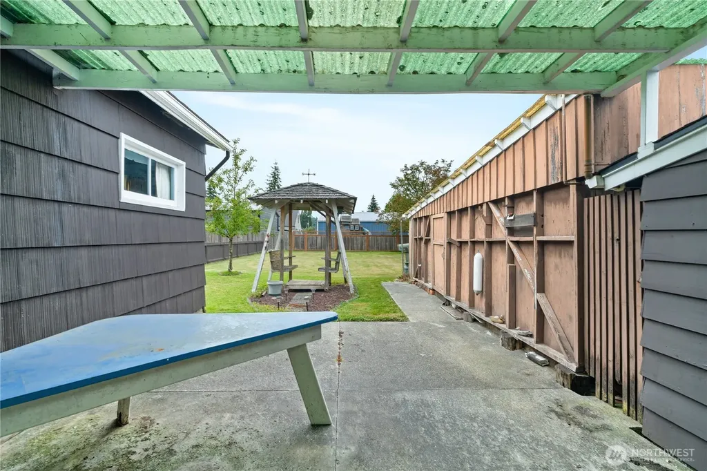 912 3rd Street Hoquiam WA 98550