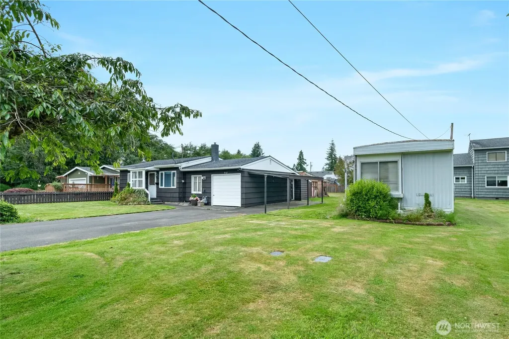 912 3rd Street Hoquiam WA 98550