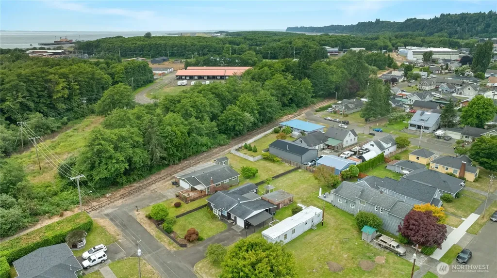 912 3rd Street Hoquiam WA 98550