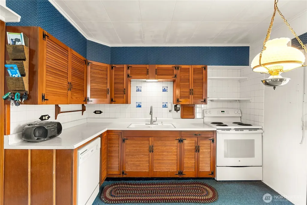 912 3rd Street Hoquiam WA 98550