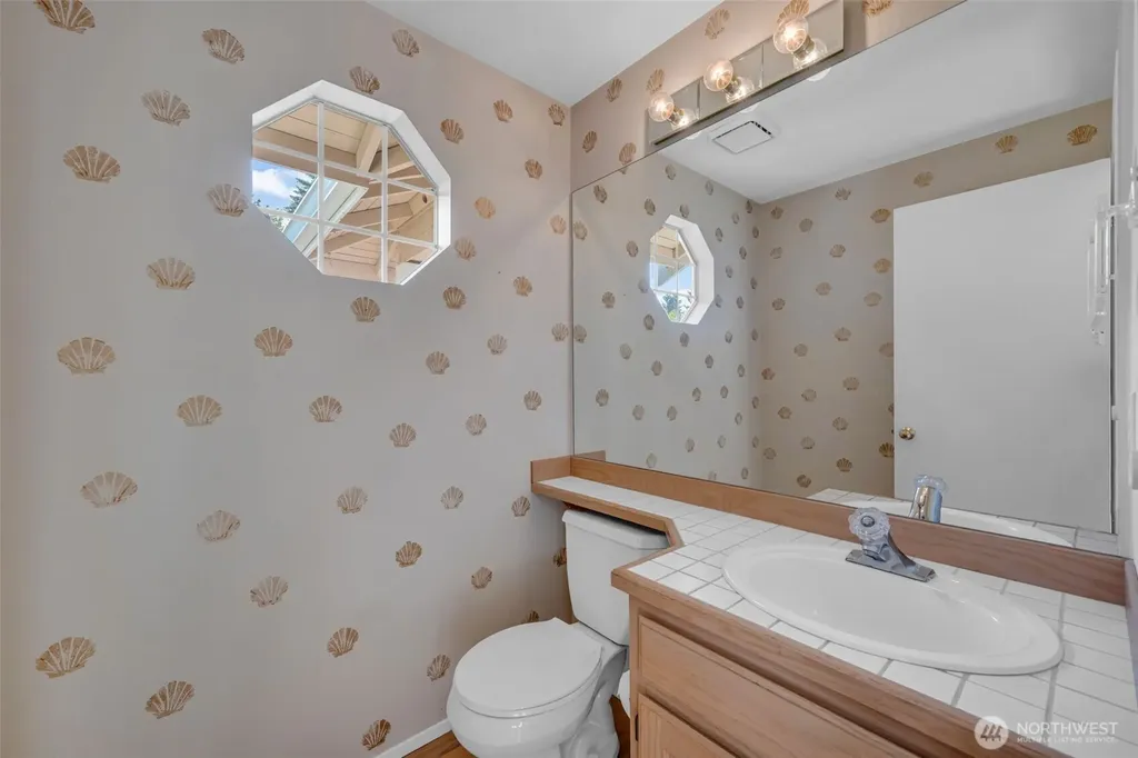 2016 Mill Pointe Drive SE Mill Creek WA 98012