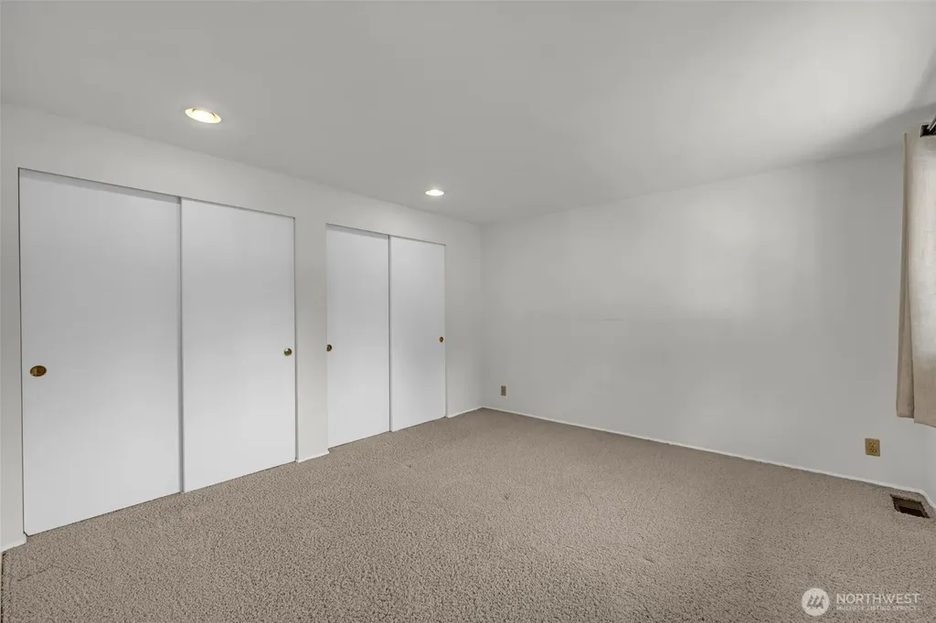 2016 Mill Pointe Drive SE Mill Creek WA 98012