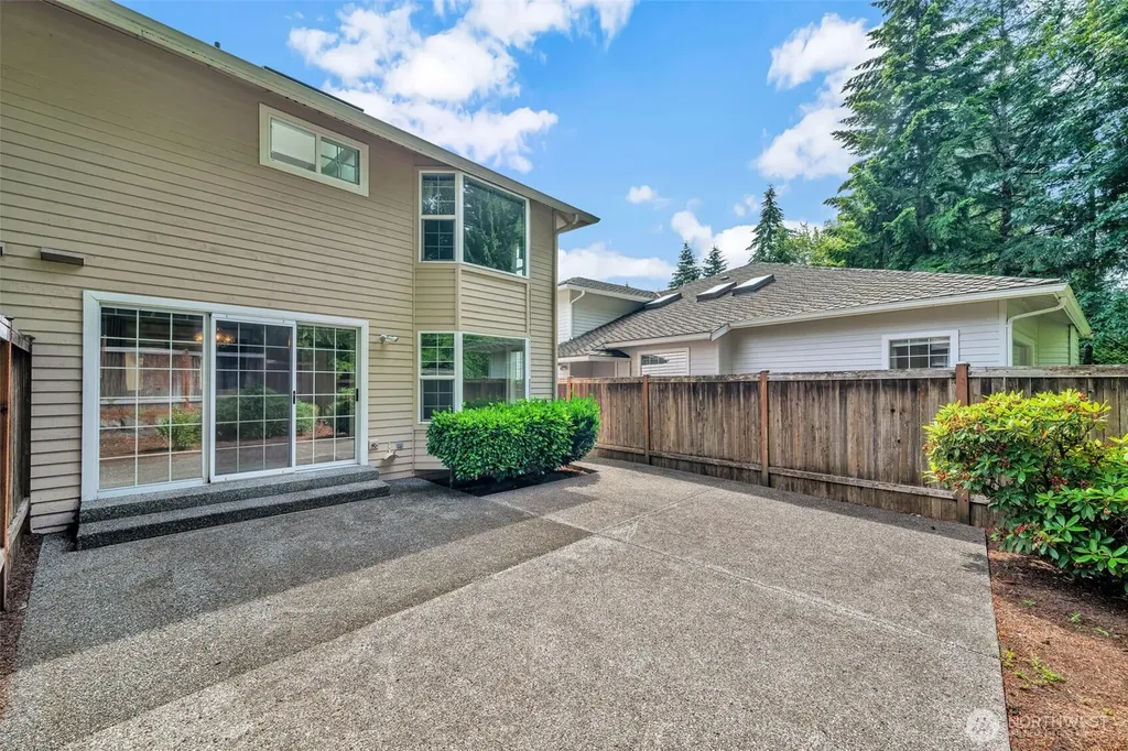 2016 Mill Pointe Drive SE Mill Creek WA 98012