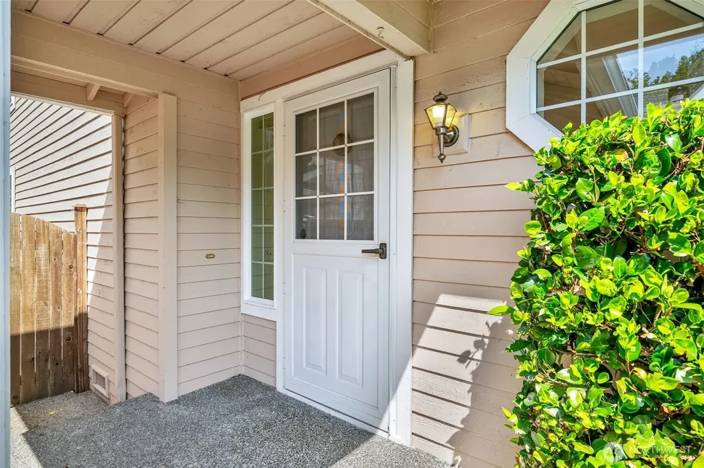 2016 Mill Pointe Drive SE Mill Creek WA 98012