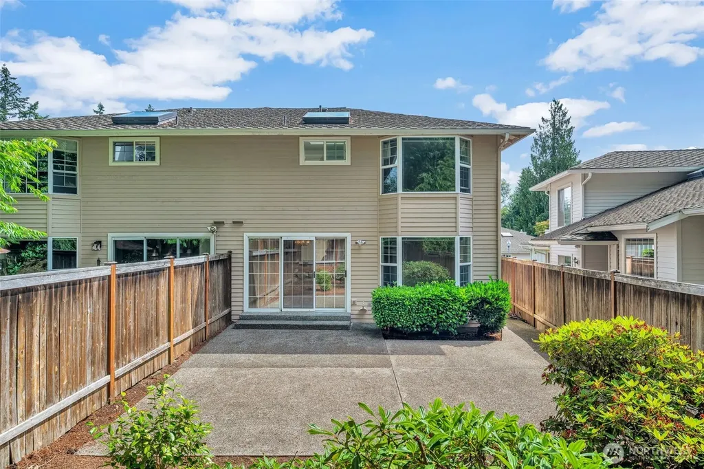 2016 Mill Pointe Drive SE Mill Creek WA 98012