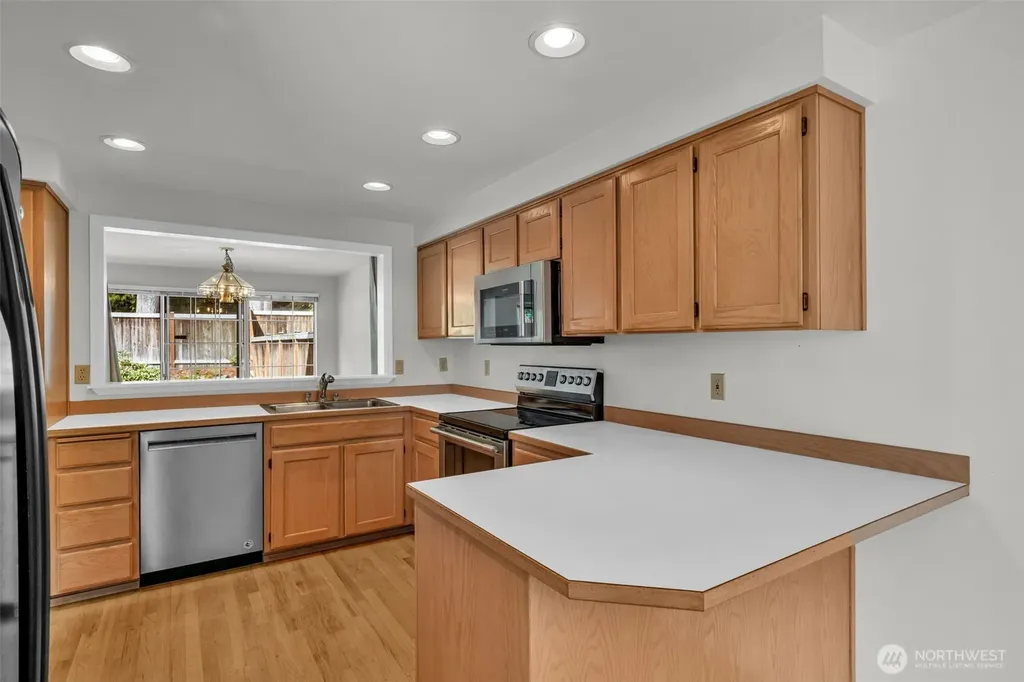 2016 Mill Pointe Drive SE Mill Creek WA 98012