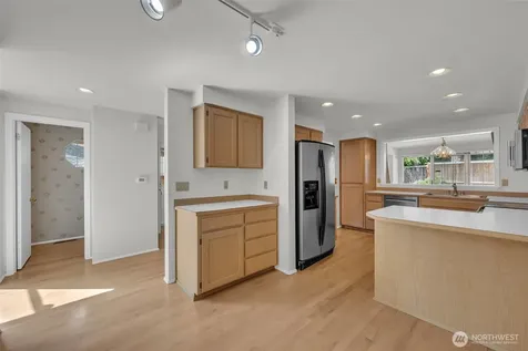 2016 Mill Pointe Drive SE Mill Creek WA 98012