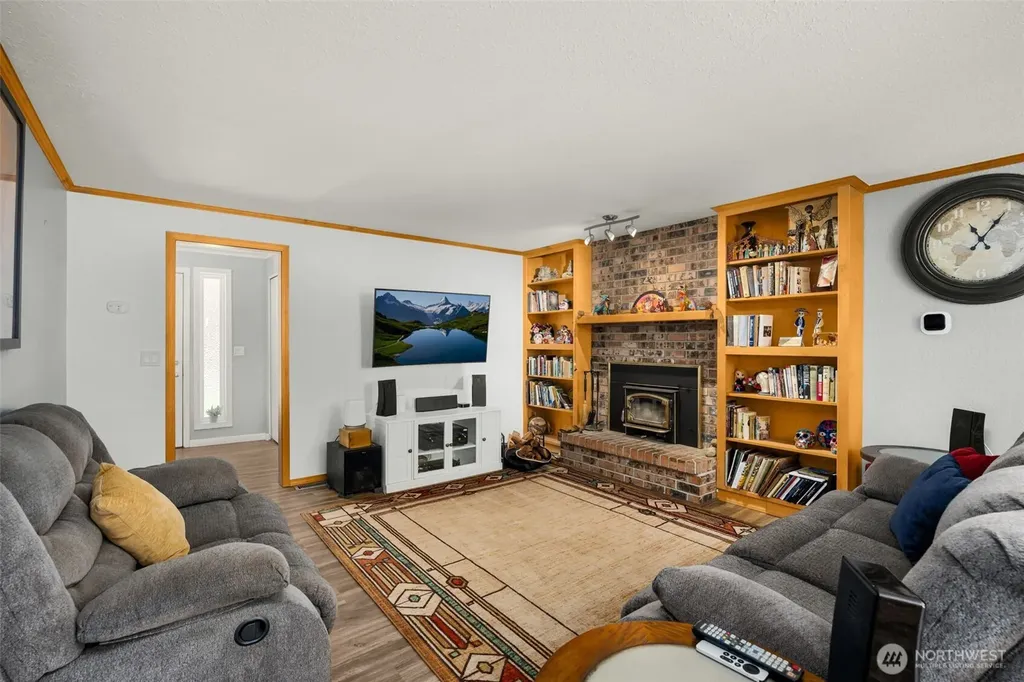 41604 218th Ave SE Enumclaw WA 98022