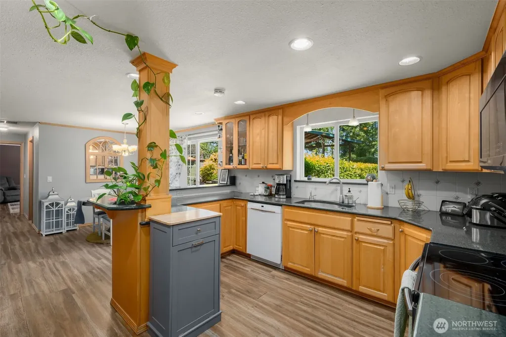 41604 218th Ave SE Enumclaw WA 98022