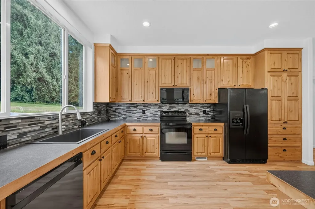 608 Alger Ccc Road Sedro Woolley WA 98284