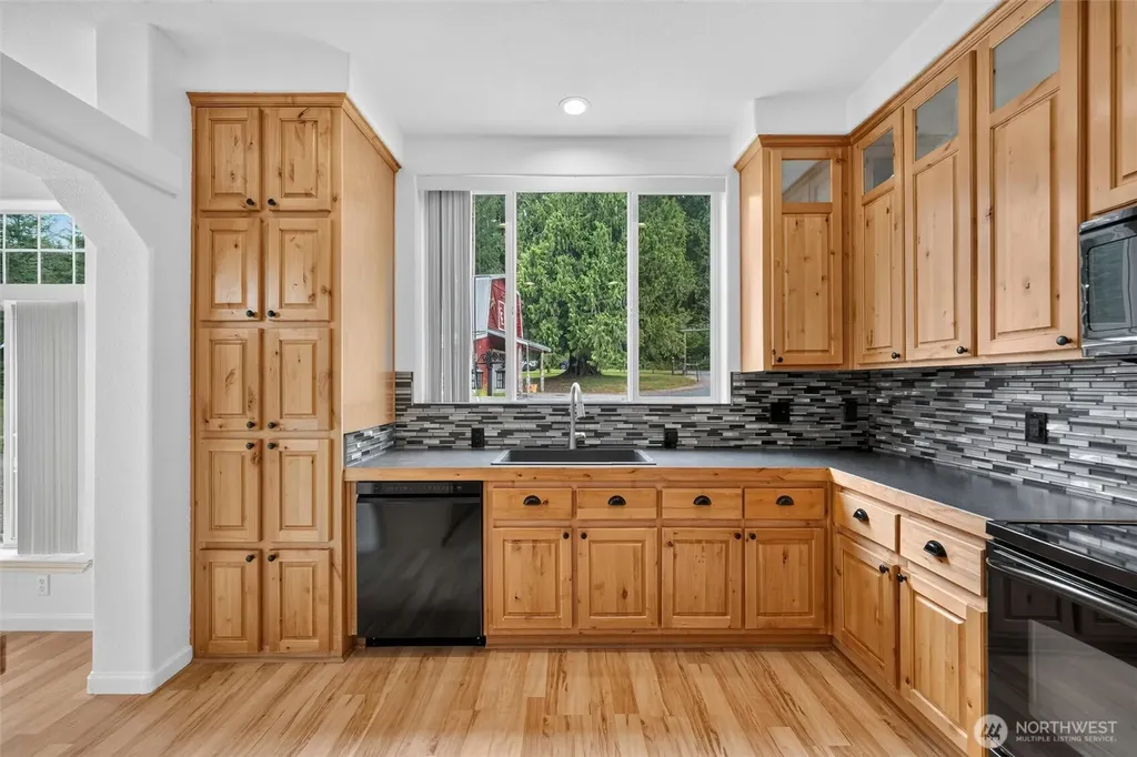 608 Alger Ccc Road Sedro Woolley WA 98284