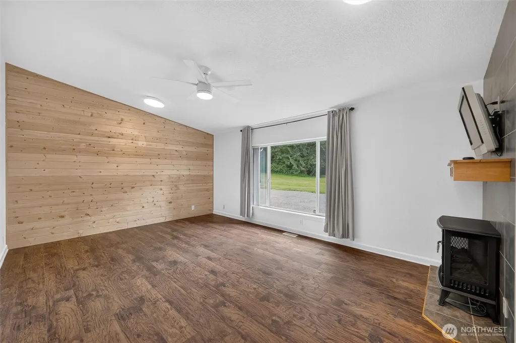 608 Alger Ccc Road Sedro Woolley WA 98284