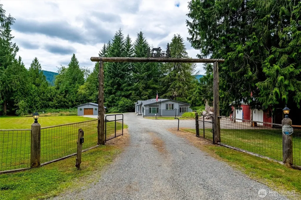 608 Alger Ccc Road Sedro Woolley WA 98284