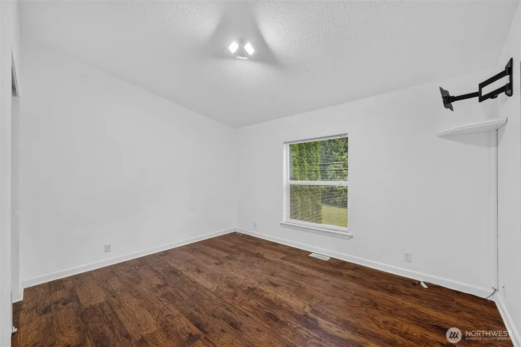 608 Alger Ccc Road Sedro Woolley WA 98284