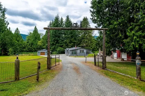 608 Alger Ccc Road Sedro Woolley WA 98284