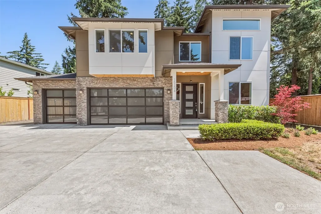 15204 Greenwood Avenue N Shoreline WA 98133