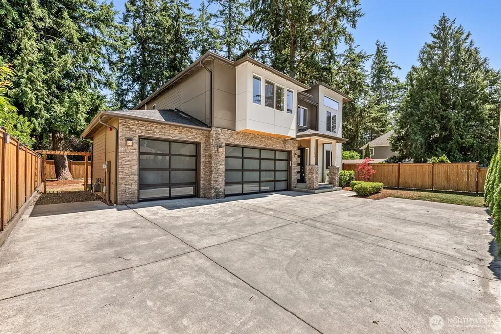 15204 Greenwood Avenue N Shoreline WA 98133