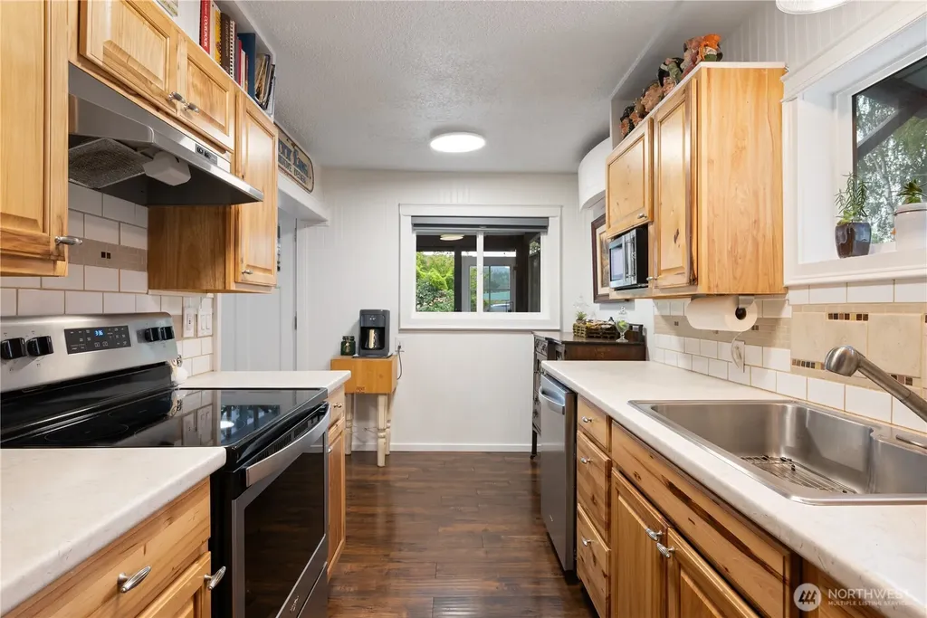 1209 S 11th Avenue Kelso WA 98626