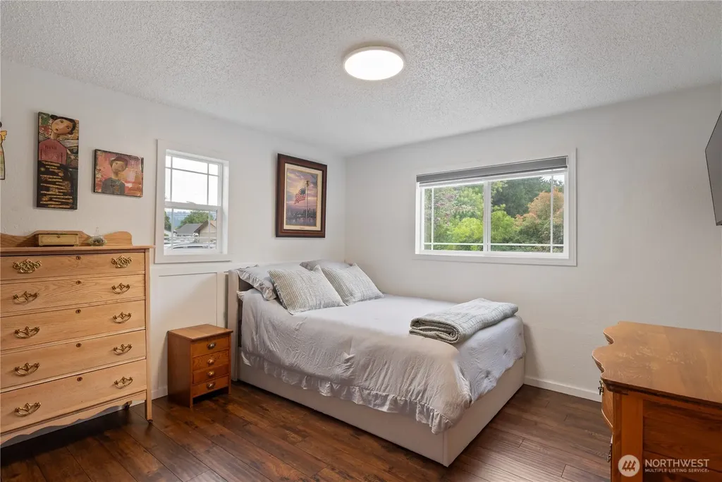 1209 S 11th Avenue Kelso WA 98626