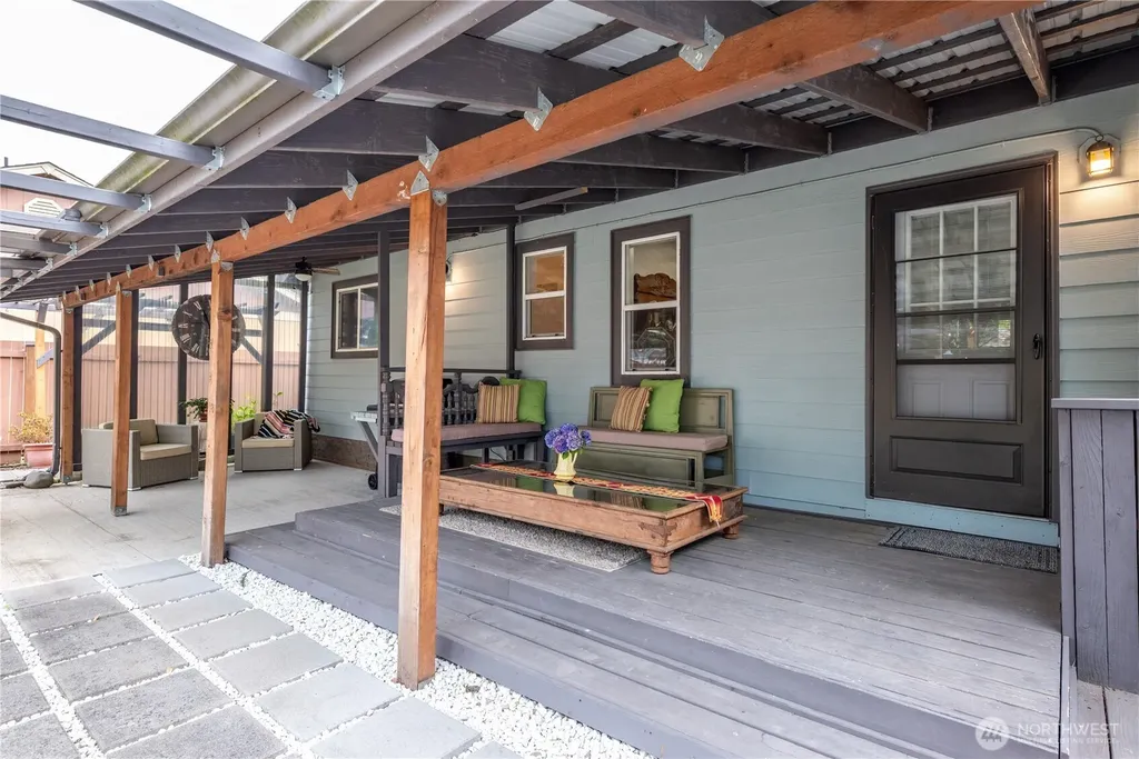 1209 S 11th Avenue Kelso WA 98626