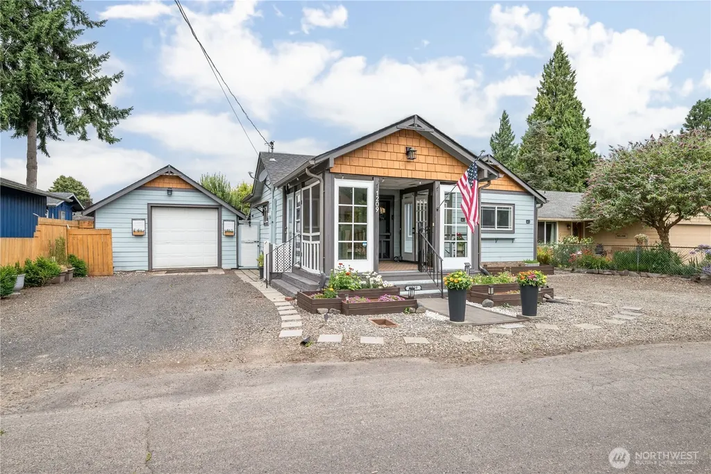 1209 S 11th Avenue Kelso WA 98626