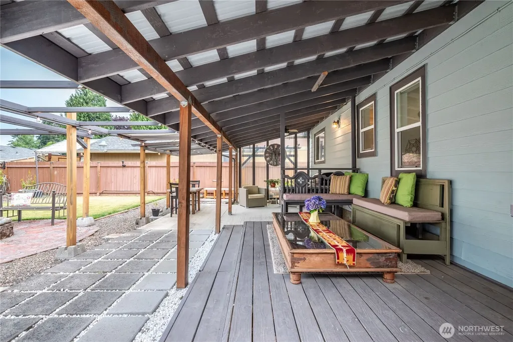 1209 S 11th Avenue Kelso WA 98626