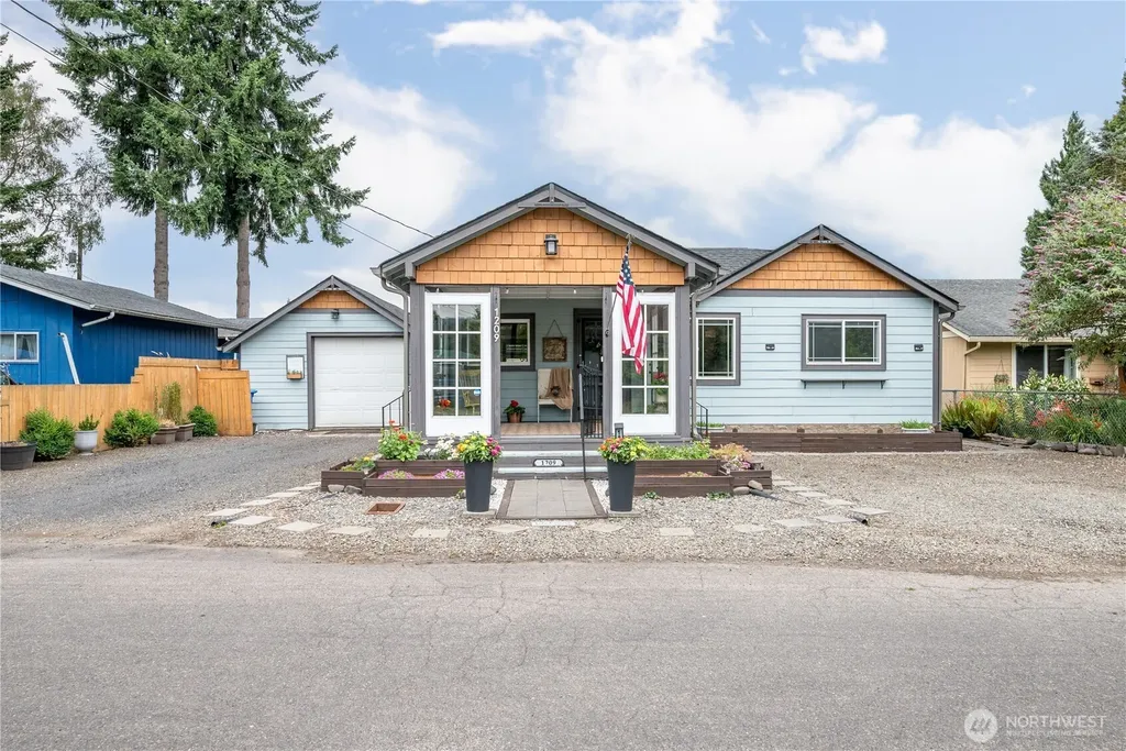 1209 S 11th Avenue Kelso WA 98626
