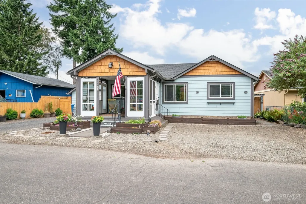 1209 S 11th Avenue Kelso WA 98626
