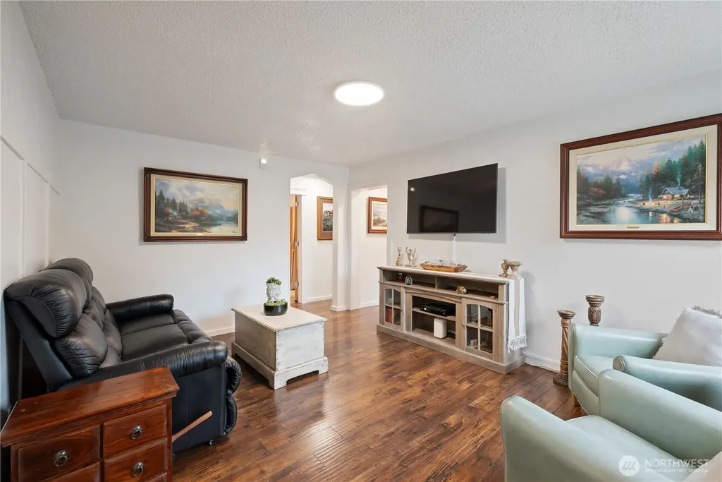 1209 S 11th Avenue Kelso WA 98626