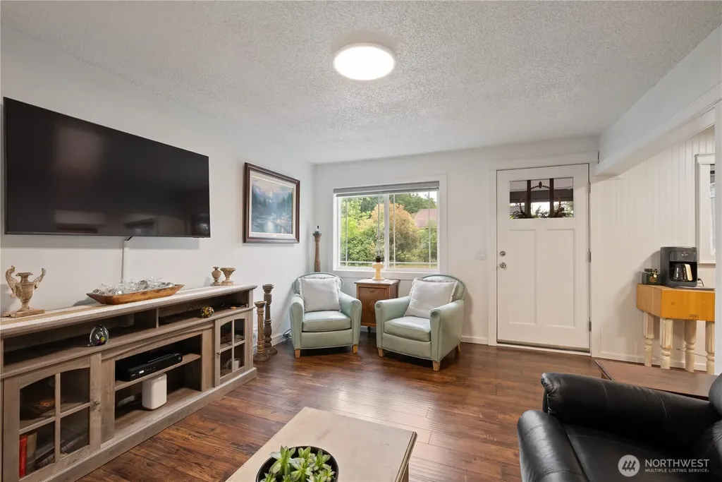1209 S 11th Avenue Kelso WA 98626