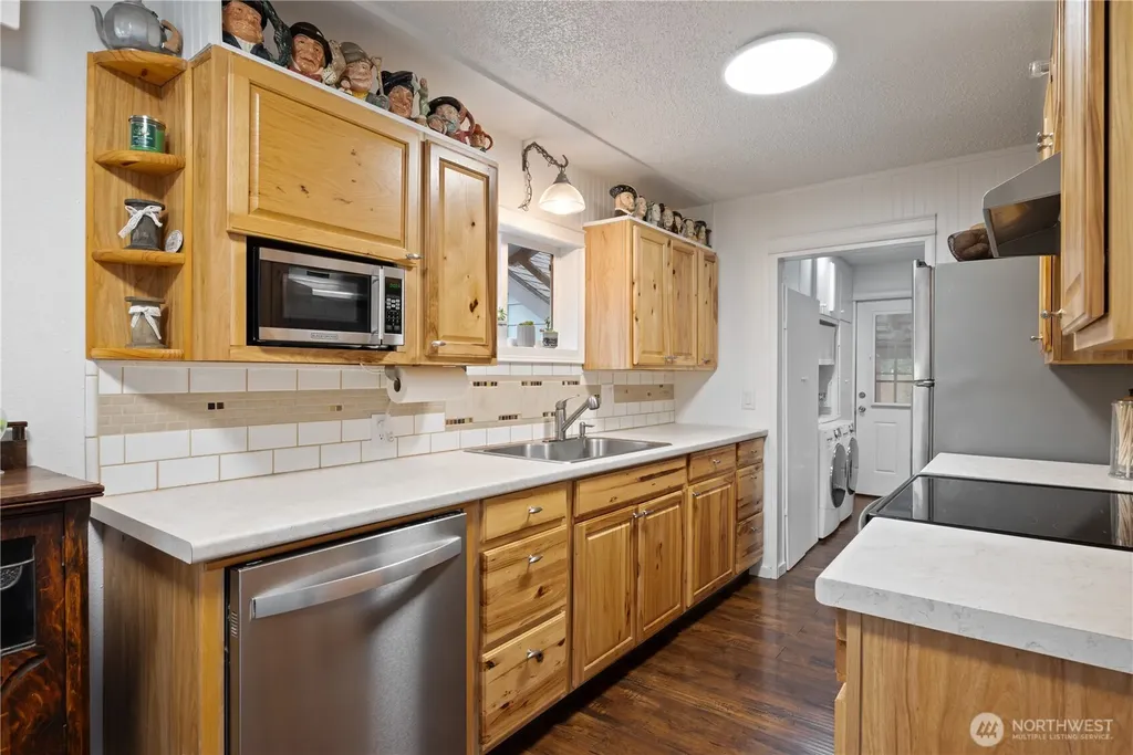 1209 S 11th Avenue Kelso WA 98626
