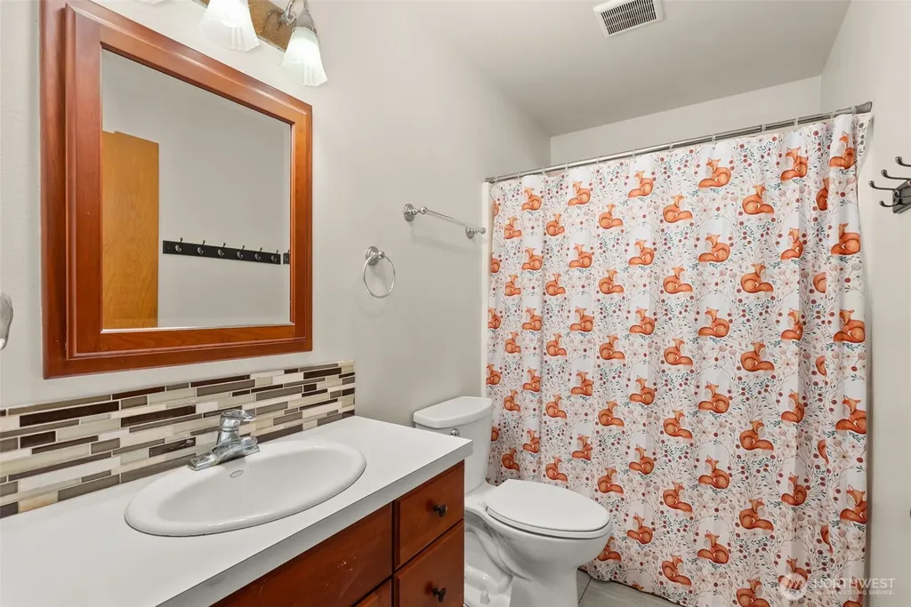 22 Pollari Road Raymond WA 98577