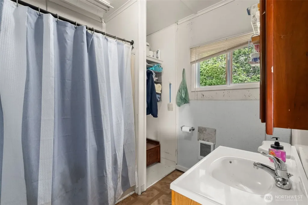 22 Pollari Road Raymond WA 98577