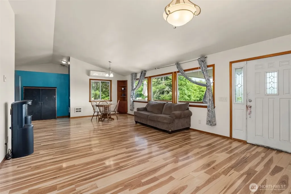 22 Pollari Road Raymond WA 98577