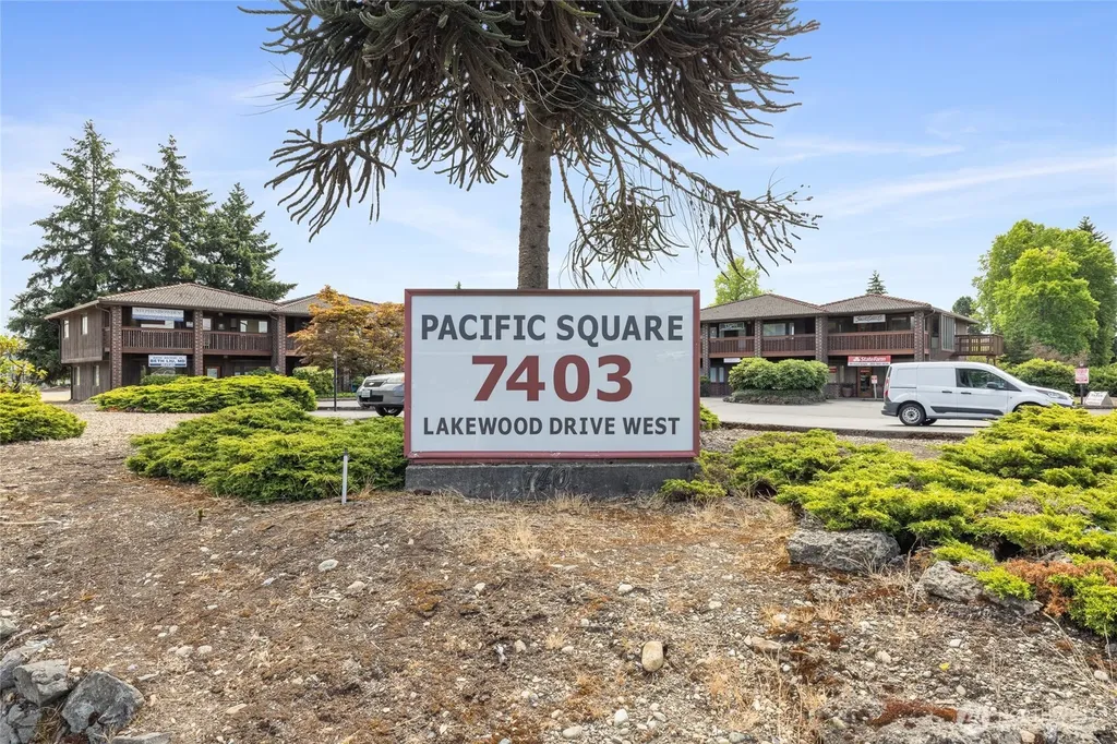 7403 Lakewood Drive W Lakewood WA 98499