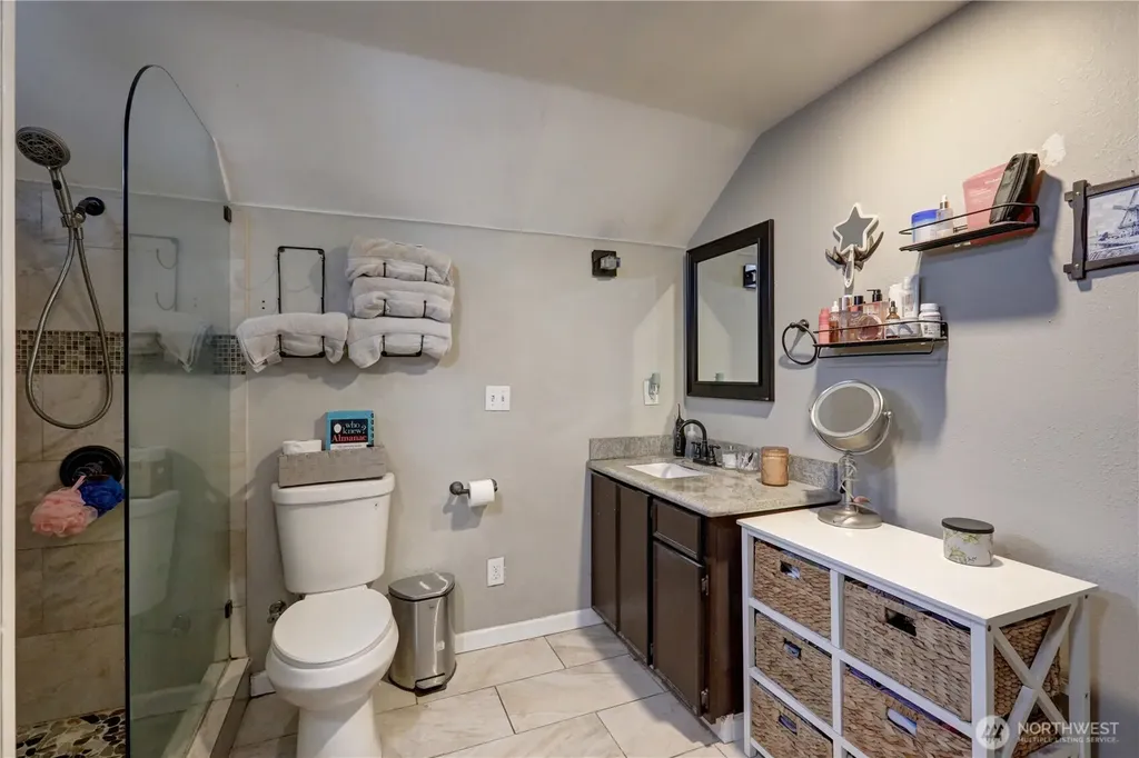 18005 Iris Place SW Rochester WA 98579