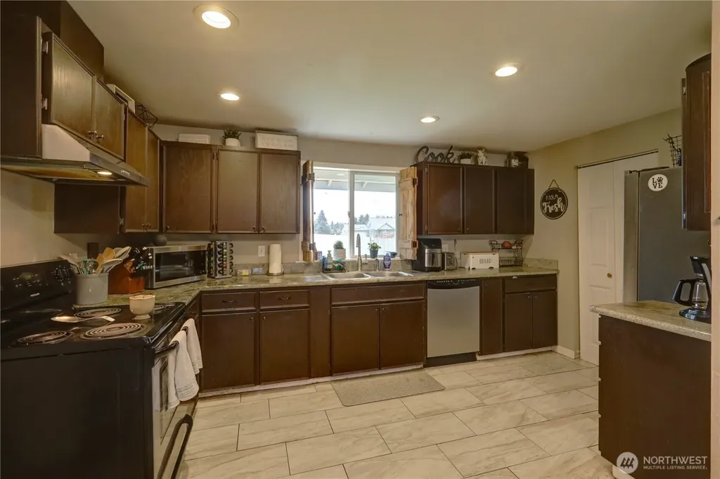 18005 Iris Place SW Rochester WA 98579