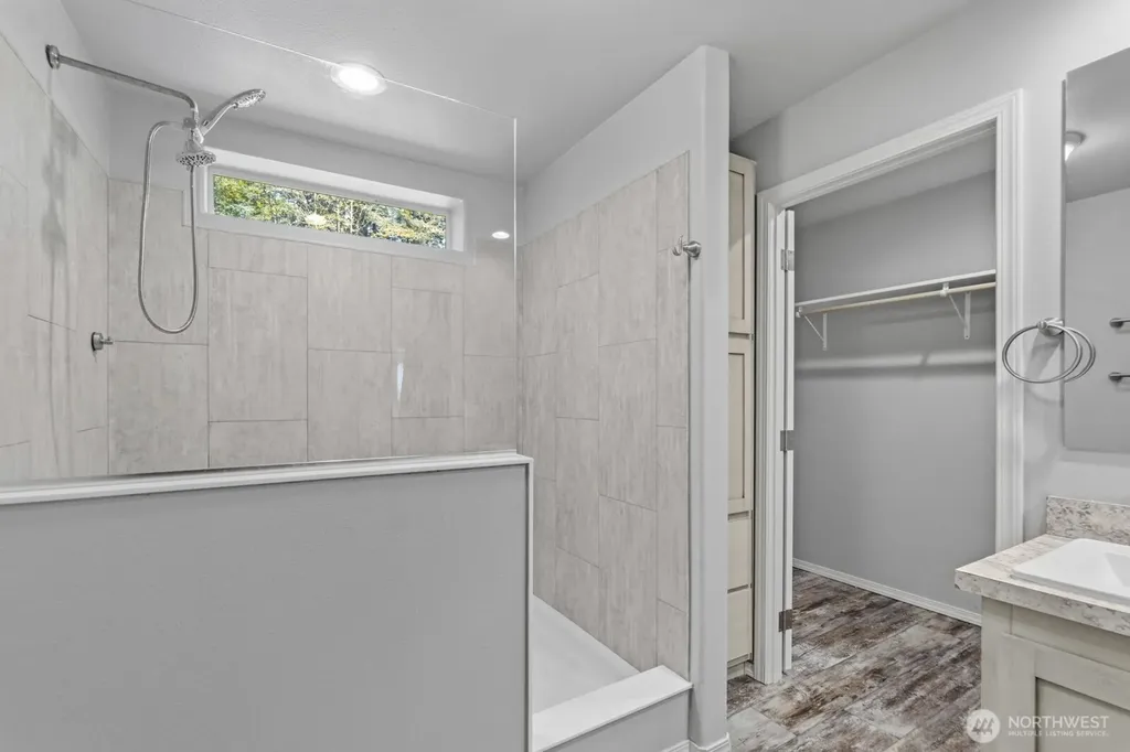 13420 Glenwood Road SW Port Orchard WA 98367